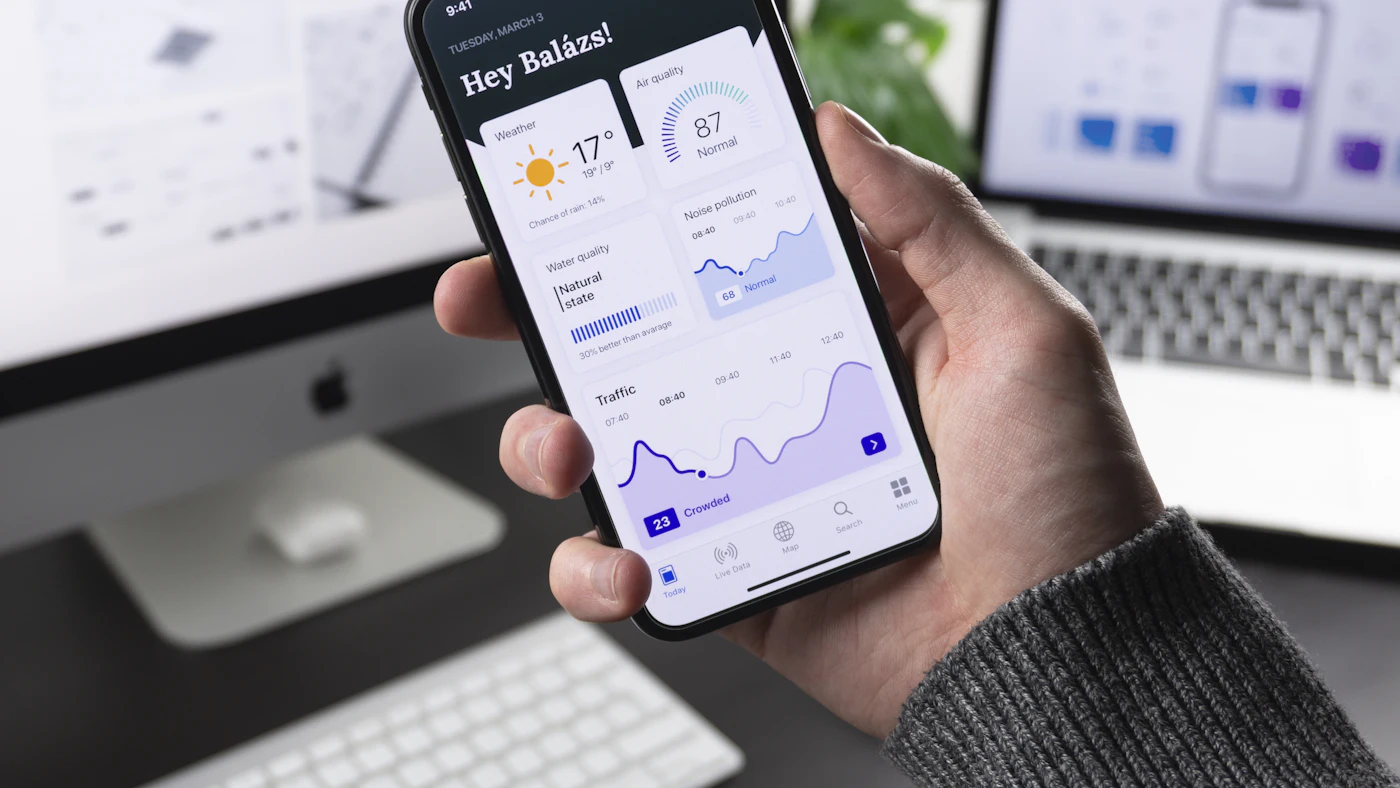 Aplicativo mobile com dashboard em um smartphone